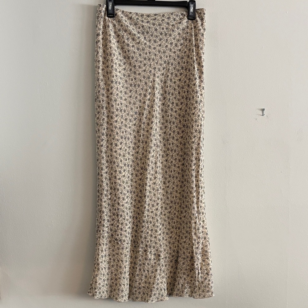 Sundance Silk Floral Maxi Skirt Women’s Size 8 Blue and White